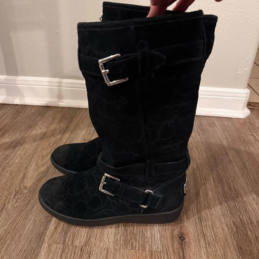 Coach Y2K Thelma Boots Women 5.5 Black Signature Embossed Suede Buckle Fur Lined